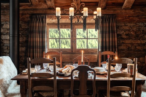 The interior of Rifugio Valgrisenche